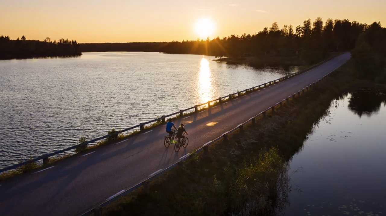 Cycle around Sweden's largest lake